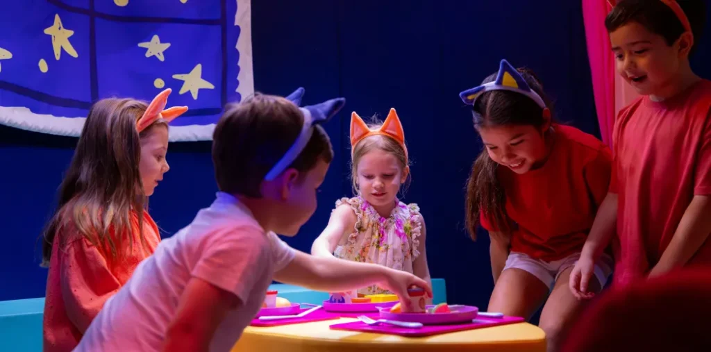 Kids playing in Cubby room at Bluey's World